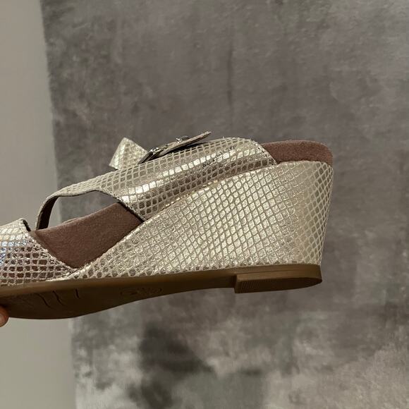 Mephisto Size 39, US 9 Silver Beatrix Wedge Sandals Women's - Picture 3 of 7